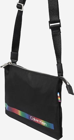 Calvin Klein Crossbody Bag in Black: front