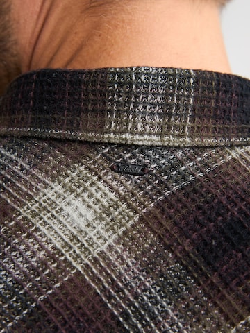 Petrol Industries Средняя посадка Рубашка в Красный