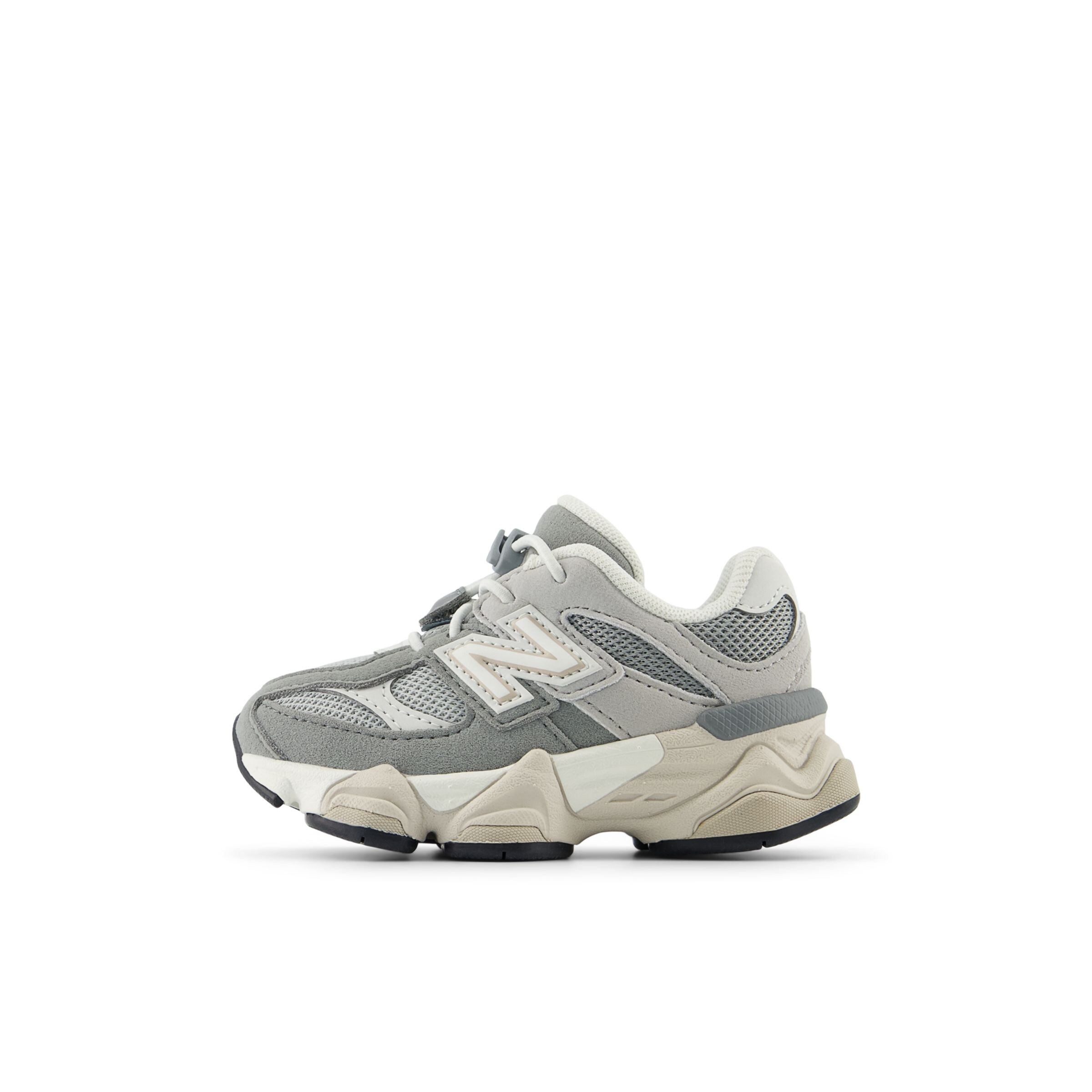 new balance Trainers '9060' in Grey: front