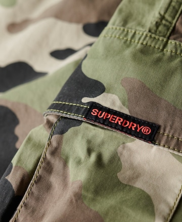 Regular Pantalon cargo Superdry en vert