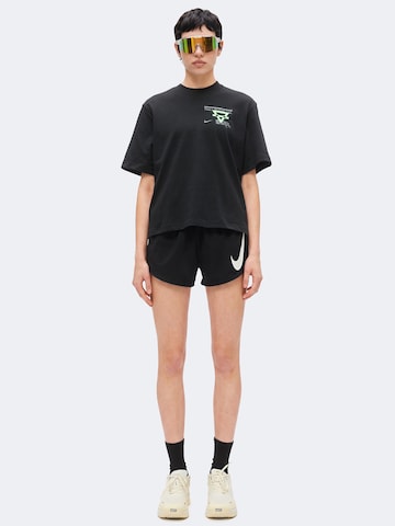 NIKE Λειτουργικό μπλουζάκι σε μαύρο