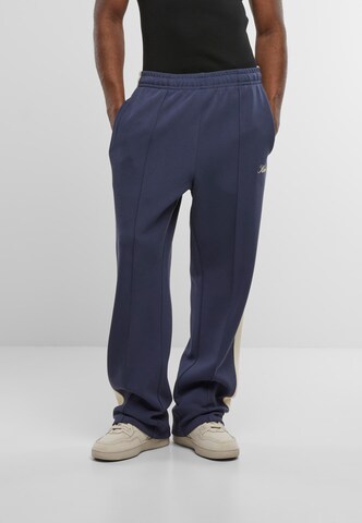 Karl Kani Loosefit Broek in Blauw: voorkant
