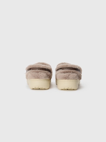 Crocs Puukengät & Crocs-jalkineet 'Classic Unfurgettable' värissä ruskea
