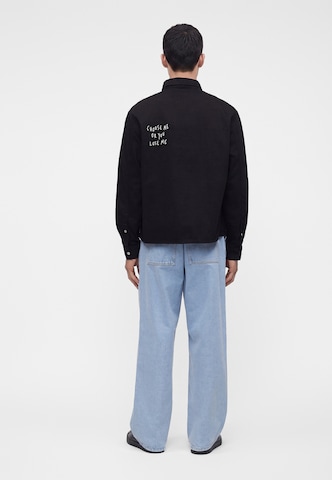 KARL LAGERFELD JEANS Övergångsjacka 'KLJ x Pietro Terzini' i svart