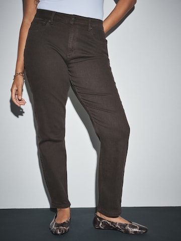 Next Slimfit Jeans in Bruin: voorkant