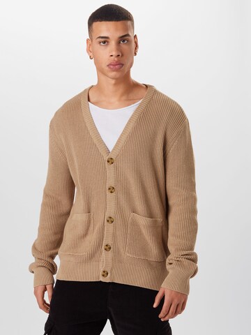 Vestes en maille Urban Classics en beige : devant