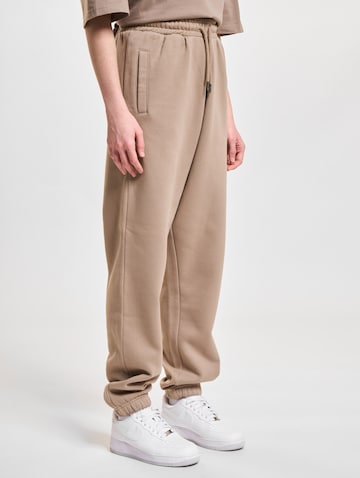 DEF Tapered Pants in Brown: front
