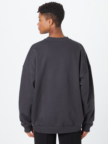 WEEKDAY Sweatshirt i svart