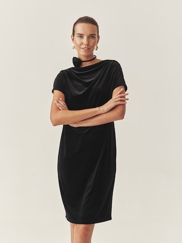 TATUUM Obleka | črna barva: sprednja stran