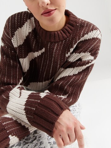 TOPSHOP Sweter 'TSELINOR' w kolorze brązowy