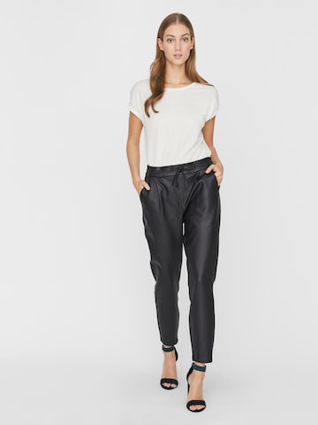 VERO MODA Tapered Παντελόνι πλισέ 'Eva' σε μαύρο