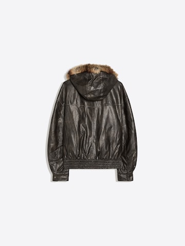 Bershka Tussenjas in Bruin