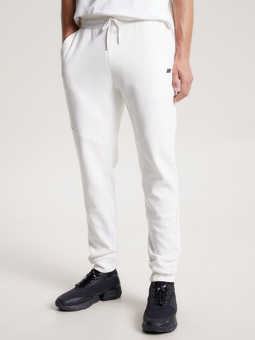 TOMMY HILFIGER Tapered Broek in Wit: voorkant