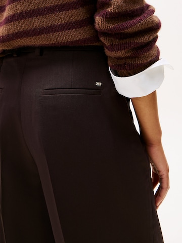 TOMMY HILFIGER Regular Trousers with creases in Brown
