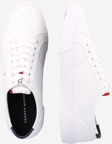 Sneaker low de la TOMMY HILFIGER pe alb