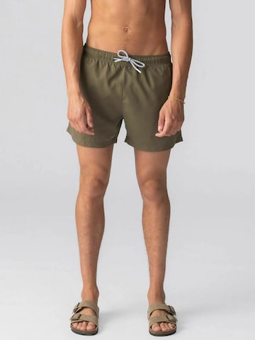 Shorts de bain ' Swimshorts ' TEESHOPPEN en vert : devant