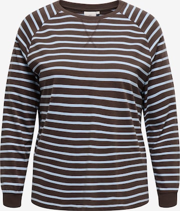 ONLY Carmakoma - Camiseta 'CARKeep' en marrón: frente
