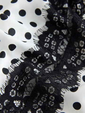 Rochie de la Next pe alb