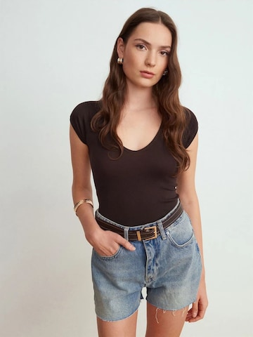 Dilvin Top in Black: front