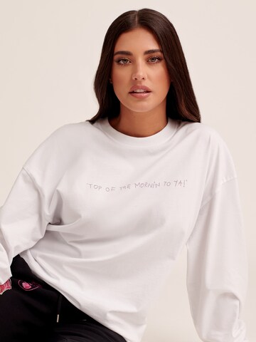 T-Shirt 'Rieke' ABOUT YOU x Antonia en blanc : devant