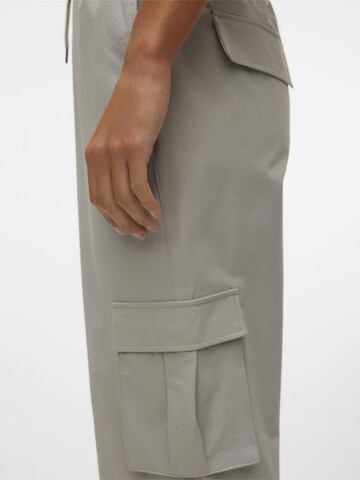 VERO MODA Loose fit Cargo Pants 'KIMBERLY ' in Grey