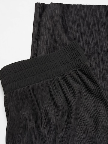 MANGO Szeroka nogawka Spodnie 'PILI' w kolorze czarny
