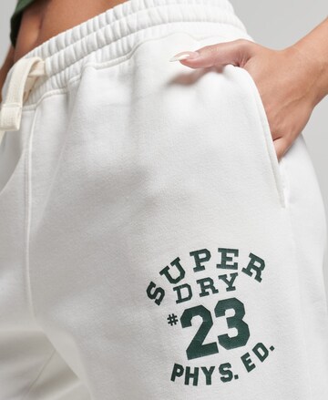 Superdry Zúžený Kalhoty – bílá