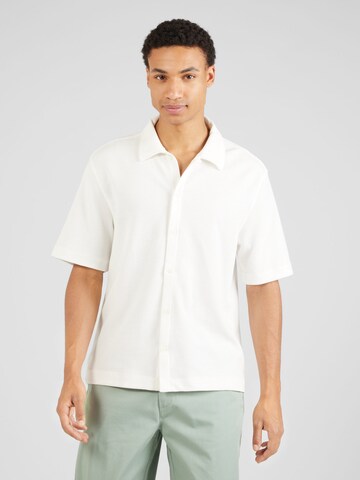 TOPMAN Comfort fit Button Up Shirt in White: front