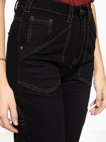 Queen Kerosin Regular Jeans‌‌‌‌‌‌‌‌‌‌ in Schwarz