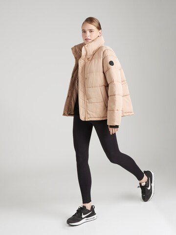 DKNY Performance Outdoorová bunda – hnědá