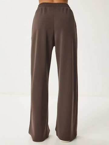 Wide leg Pantaloni di Happiness İstanbul in marrone
