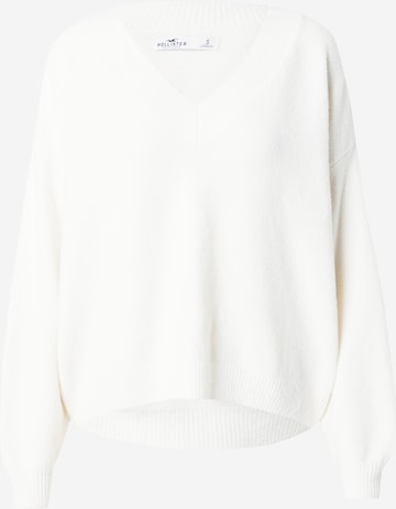 HOLLISTER Sweater in White: front