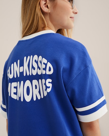 Rochie de la WE Fashion pe albastru