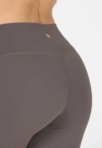 Athlecia Slimfit Leggings in Bruin