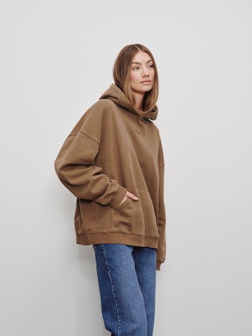 Felpa di RÆRE by Lorena Rae in marrone: frontale