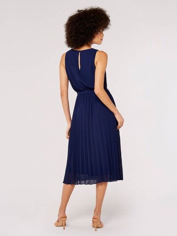 Apricot Kleid in Blau