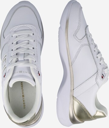 Baskets basses TOMMY HILFIGER en blanc