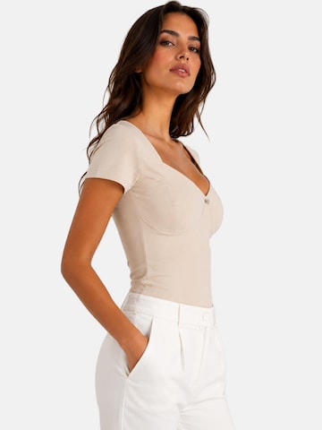 REGINA FASHION - Camiseta 'Sweetheart top' en beige