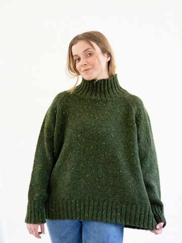 KOPYTO Oversizepullover 'TAJRA' in Grün: Vorderseite