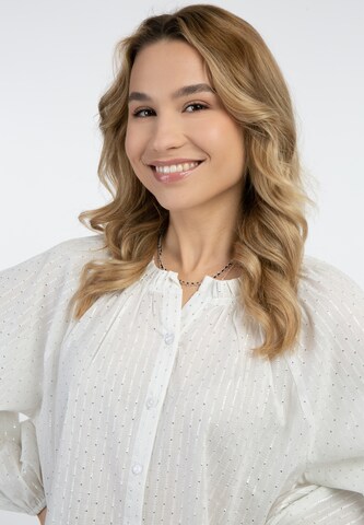 IZIA - Blusa en blanco