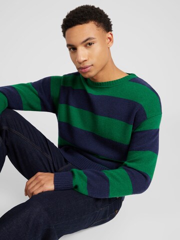 UNITED COLORS OF BENETTON Sweater in Green