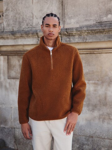 Next Tröja i brun: framsida