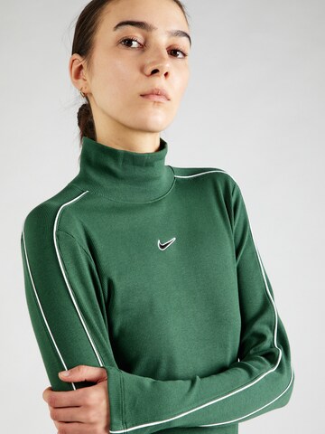 Tricou de la Nike Sportswear pe verde