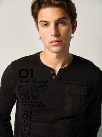 KOROSHI Bluser & t-shirts i sort