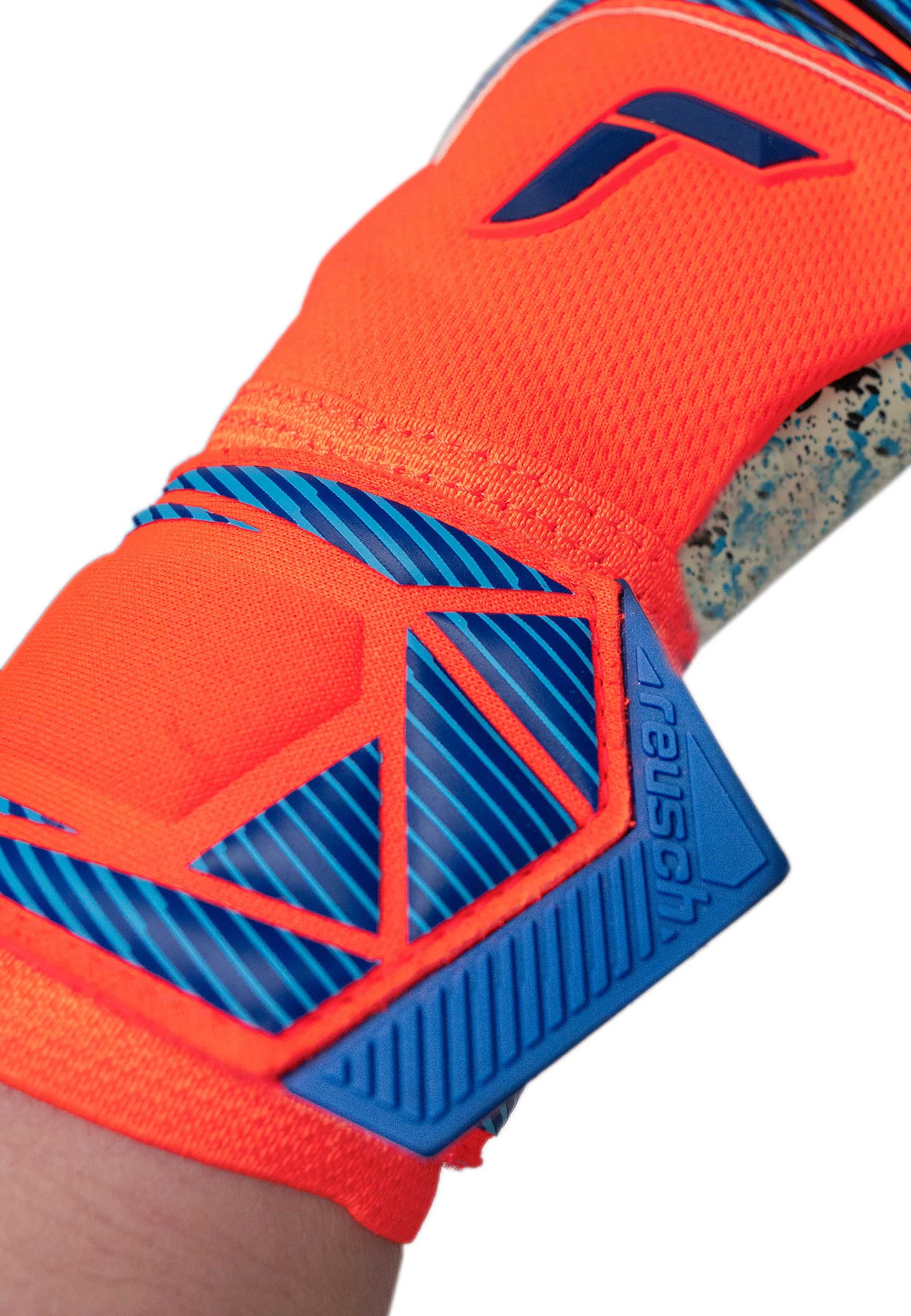 REUSCH Sports gloves 'Attrakt Fusion NC' in Blue