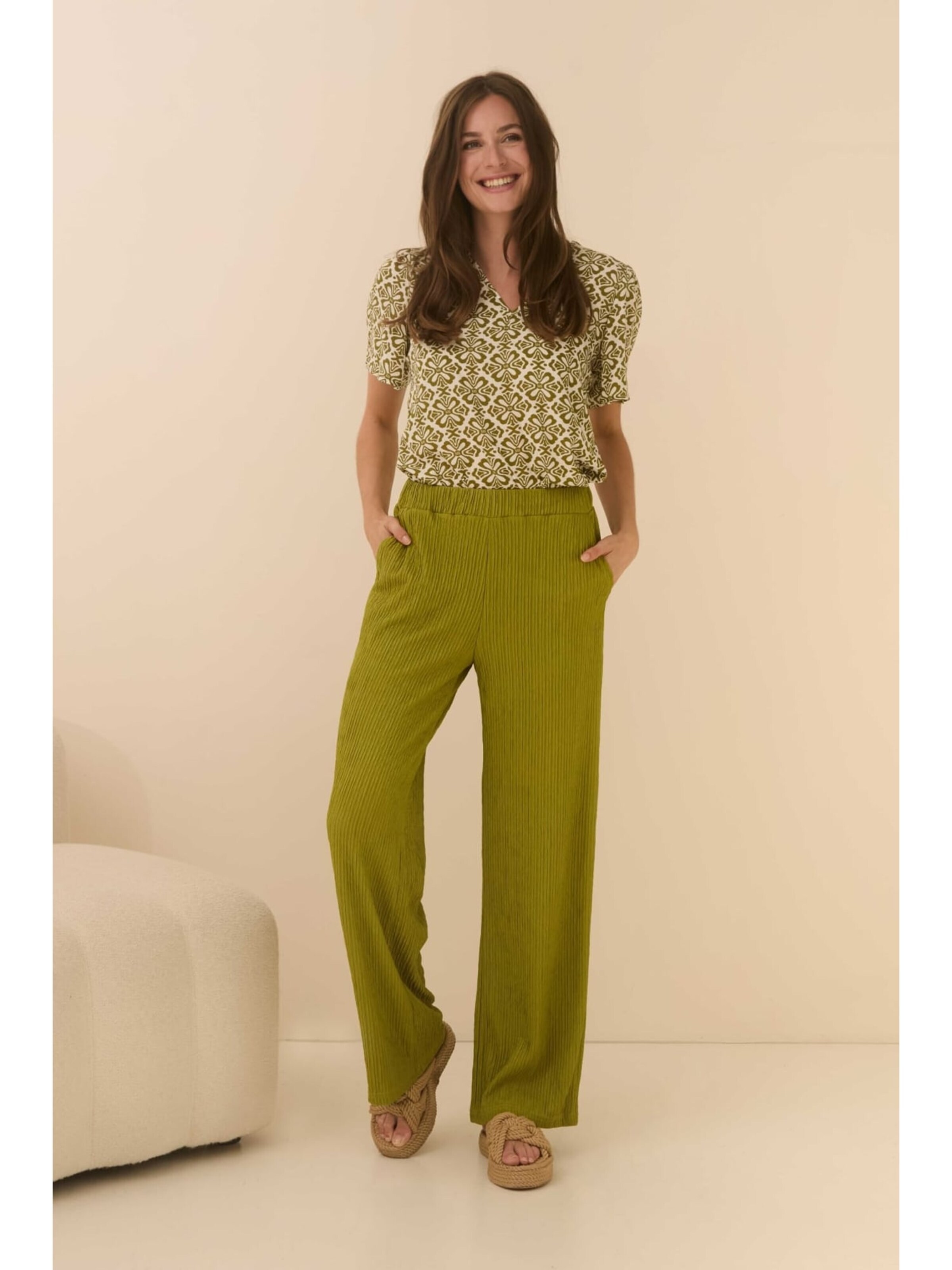 LOFTY MANNER Top 'QC03 - Blouse Bella' in Groen: voorkant