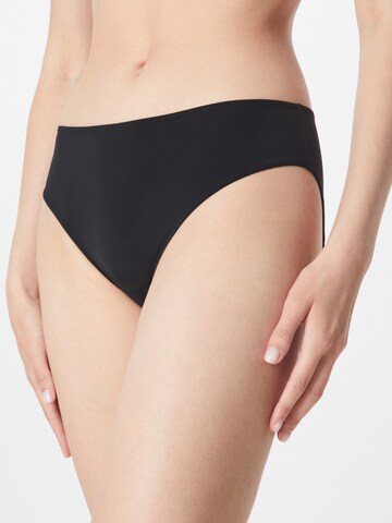 Slip de la ESPRIT pe negru: față