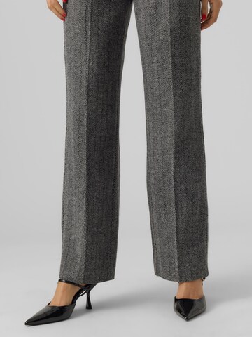 VERO MODA Loose fit Pleated Pants 'Lizzie' in Grey