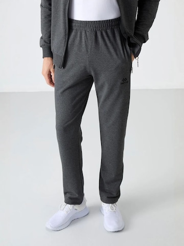 Tuta da jogging 'Aktive Sets' di Tommy Life in grigio