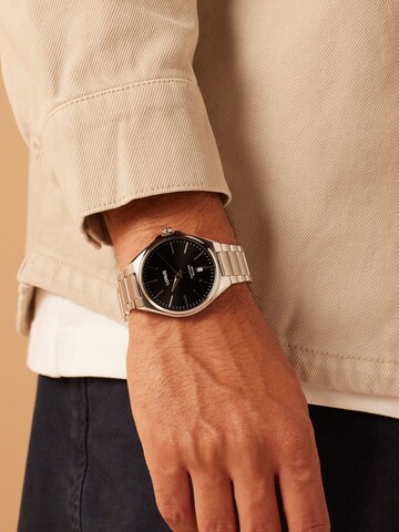 Montre à affichage analogique LORUS en argent